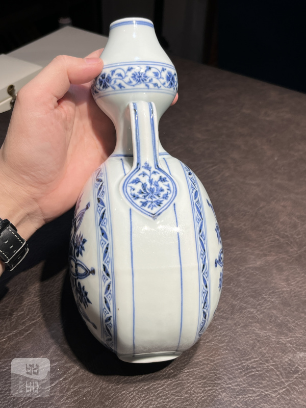 明永乐 青花绶带耳葫芦抱月瓶 - 图9